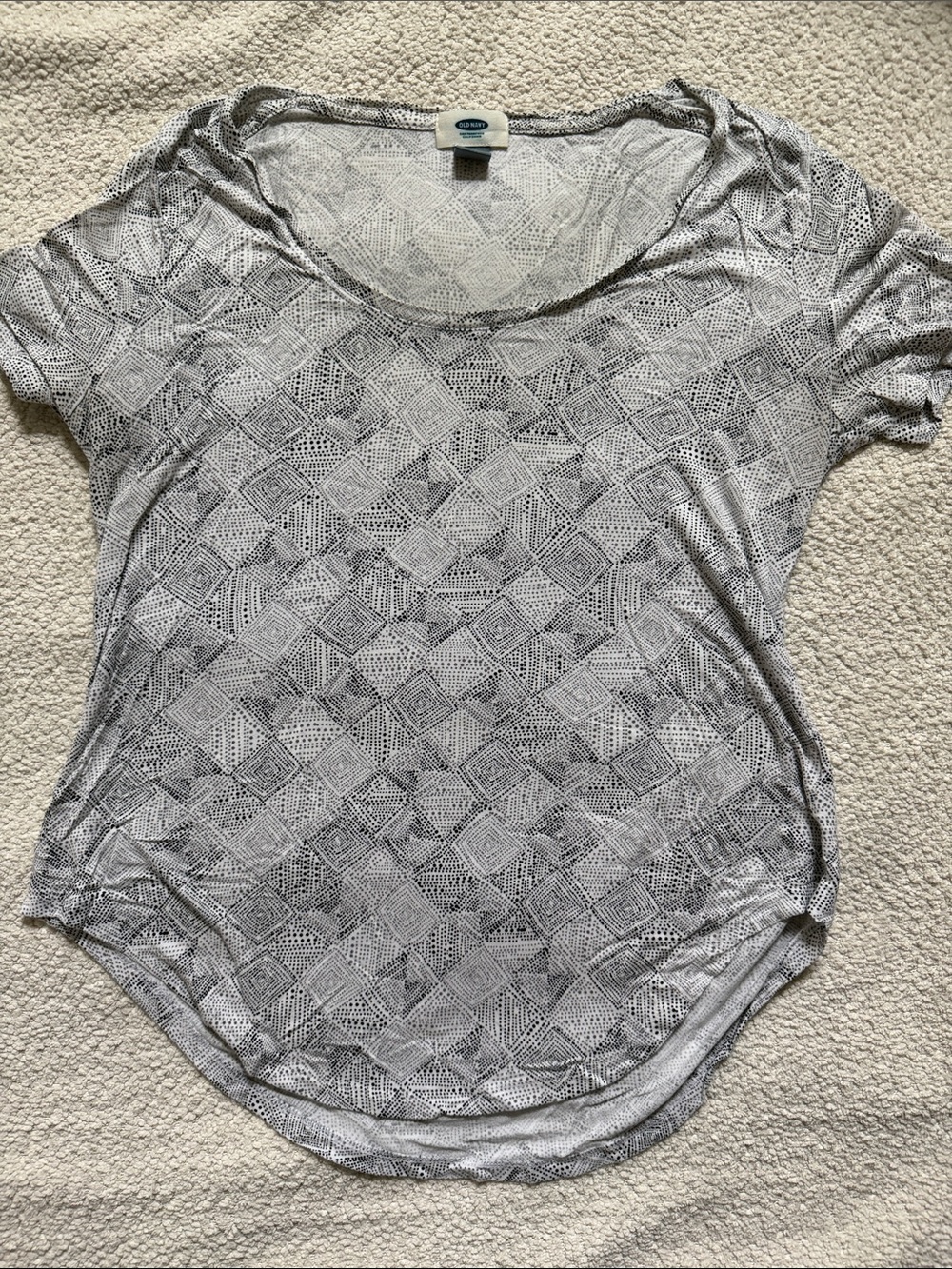 Old Navy Short-Sleeve Geometric Gray & White Tee
